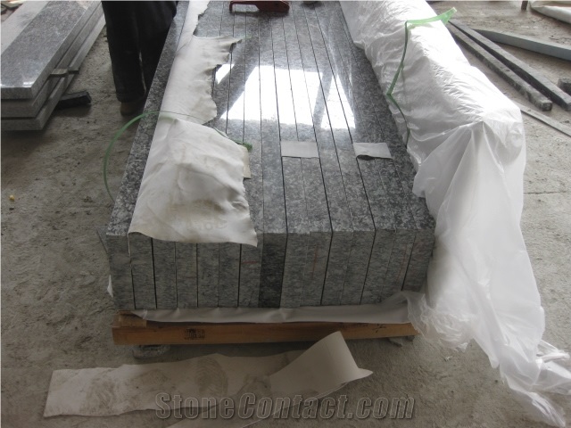 Spray White Granite Tombstone with Packing