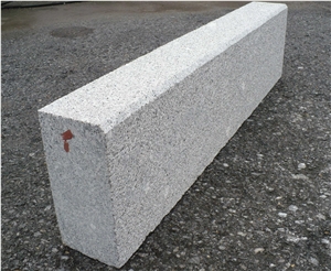 Italy Market Lowest Price G341 Grey Granite Bushhammered Kerbstone