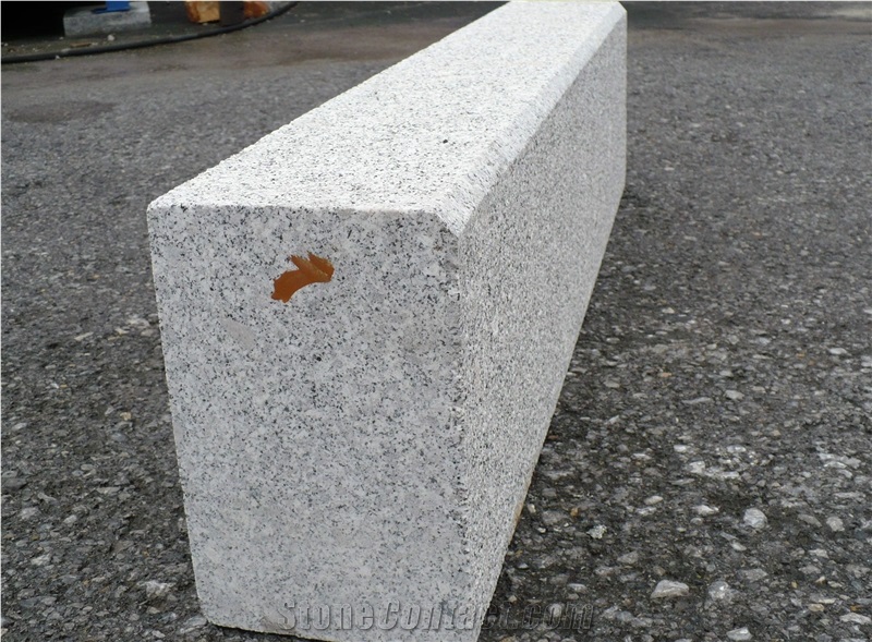 Italy Market Lowest Price G341 Grey Granite Bushhammered Kerbstone