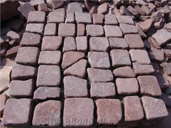 China Red Granite Tumbled Cube Stone