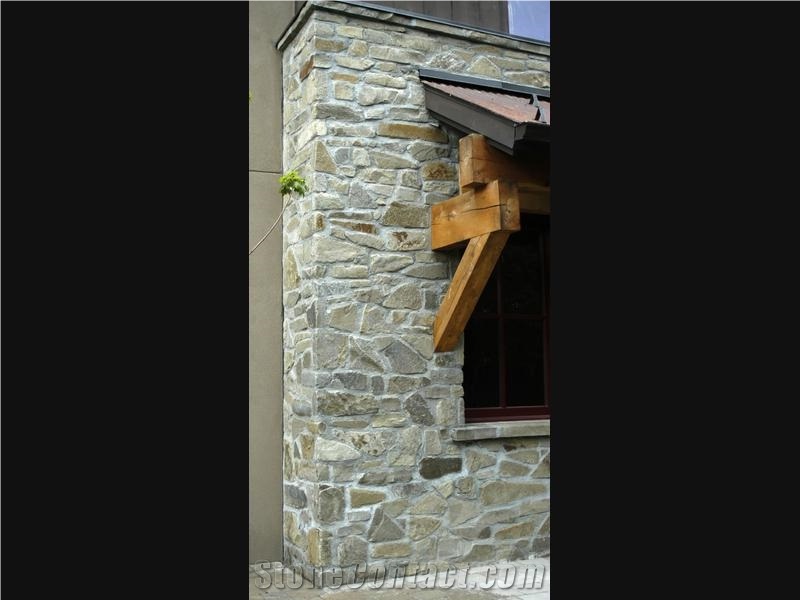 Frontier Sandstone Tumbled Rubble Wall