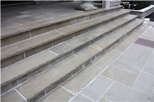 Moccasin Sandstone Natural-Cleft Beige Sandstone Rough-Split Edge Stairs