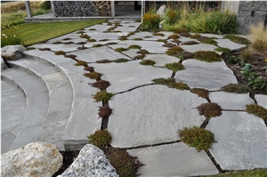 Windsor Gray Sandstone Natural-Cleft Flagstone Patio