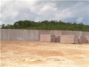 Multicolor Bolivar Granite Blocks