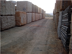 Giallo Vitoria Granite Blocks, Yellow Granite Blocks Brazil