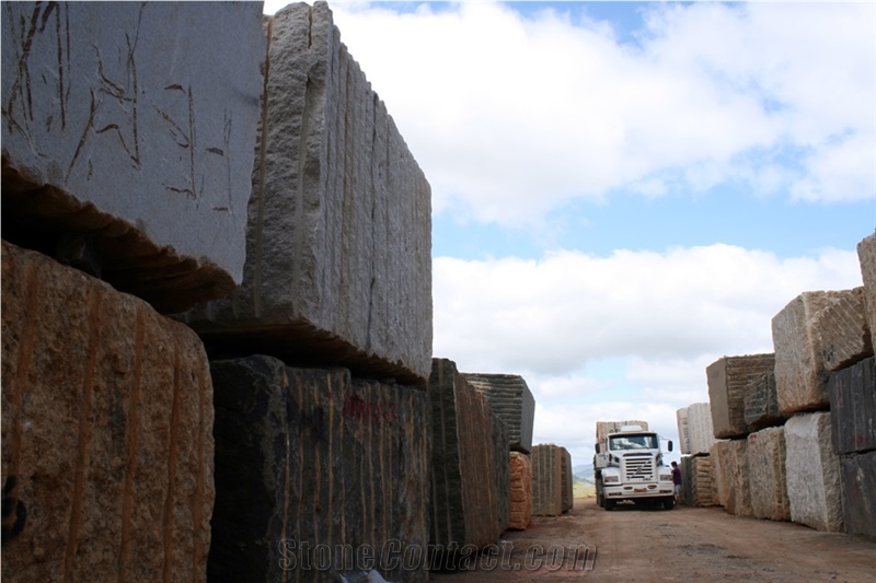 Verde Butterfly Granite Blocks