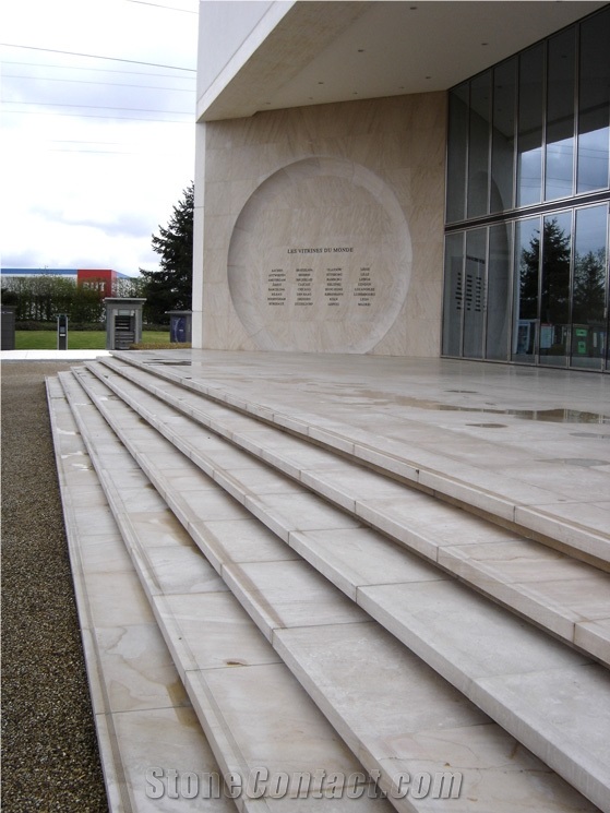 Pierre De Chassagne Beige Limestone Steps