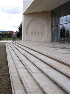 Pierre De Chassagne Beige Limestone Steps
