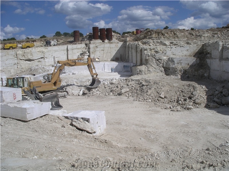 Onyx Quarry, Macedonia Honey Onyx Blocks