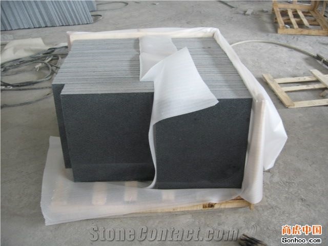 G654 Padang Dark Granite Kerbstone