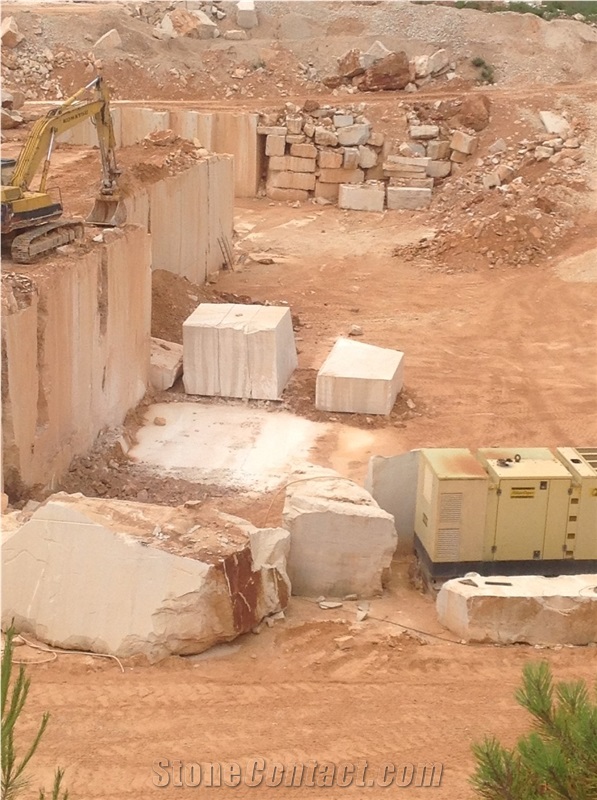 Moca Creme Grao Fino Sf Limestone Blocks, Portugal Beige Limestone