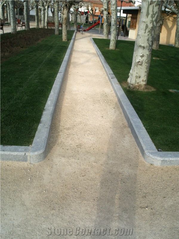 Gris Robledo Granite Kerbstone