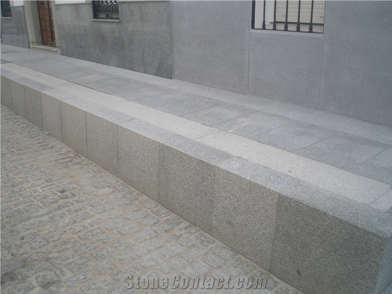 Gris Robledo Granite Kerbstone