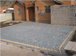 Piedra Adoquin Gris Con Franja Amarilla, Adoquin Gris Quartzite Cube Stone & Pavers