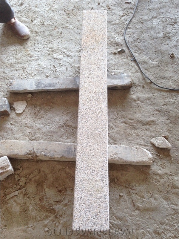 G682 Granite Kerbstone