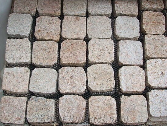 G682 Rusty Yellow Granite Cobble Stone on Mesh,Cheap Granite Cube Stone