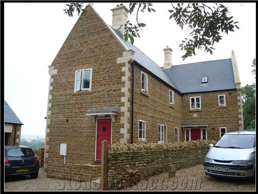 Limestone Corbel Contrasting Nicely with an Ironstone Wall