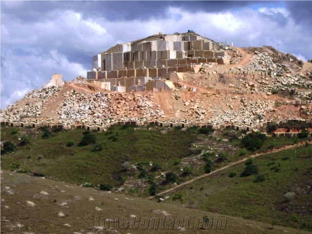 Gold Brasil (Ouro Brazil Granite) - New Venetian Gold Granite Blocks