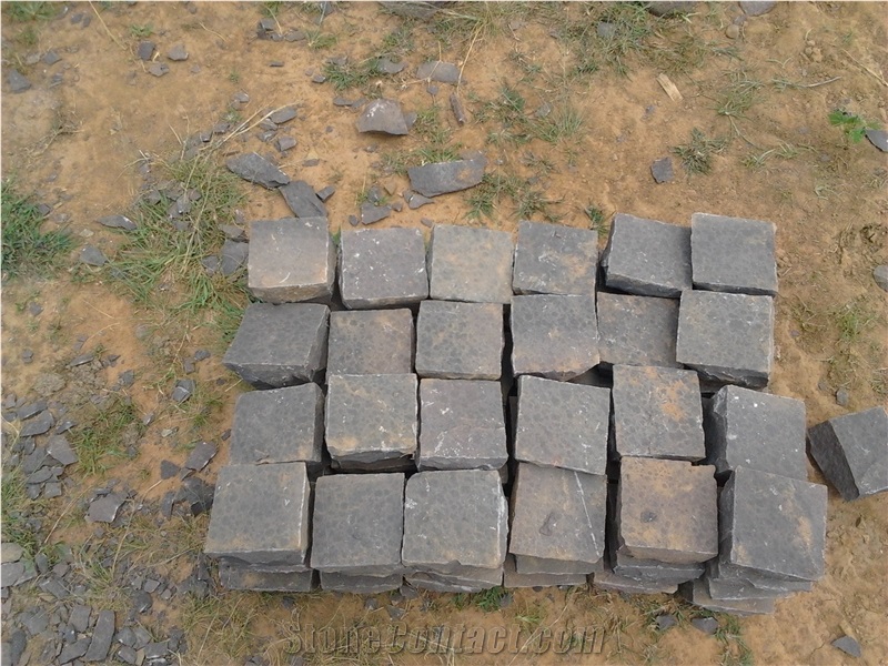 Stoneyuug Black Sandstone Cobbles/Pavers