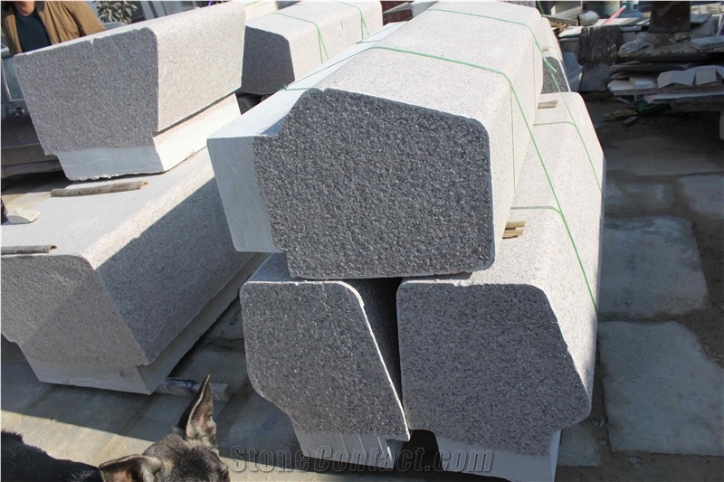 G367 Red Granite Sitting Shaped Benches