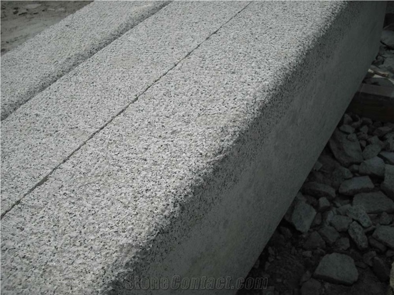 G341 Granite Low Curbstone