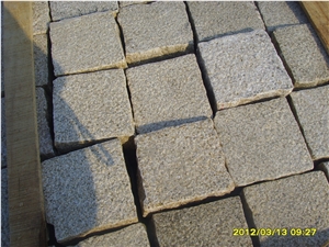 G350 Granite Yellow Cubes
