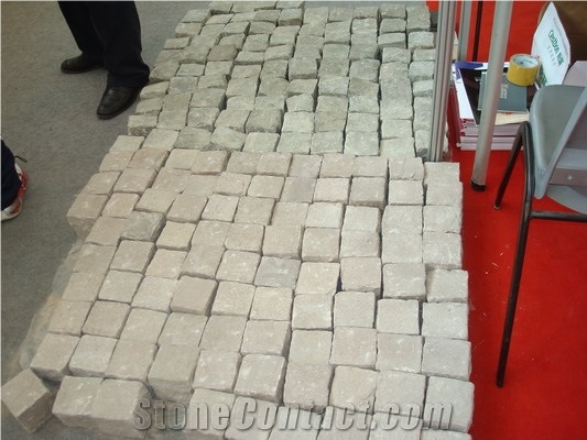 G682 Granite Cubestone,Yellow Cube Stone, Rustic Cubestone,China Yellow Cubestone,Yellow & Rusty Granite Cube Stone,Cobble Stone,Paving Sets,Garden Stepping Pavements,Courtryard Road Pavers,