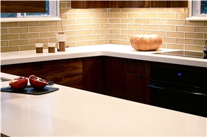 Quartz Stone with Bright Surface Non-Porous and Easy to Clean Directly from China Manufacturer with Iso/Nsf Certificate More Durable Than Granite Thickness 2/3cm