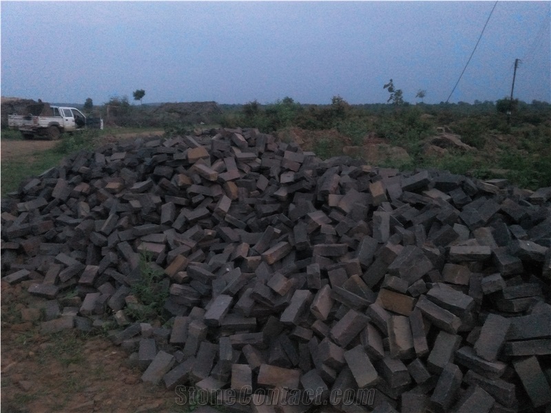 Stoneyuug Black Sandstone Cobbles/Pavers