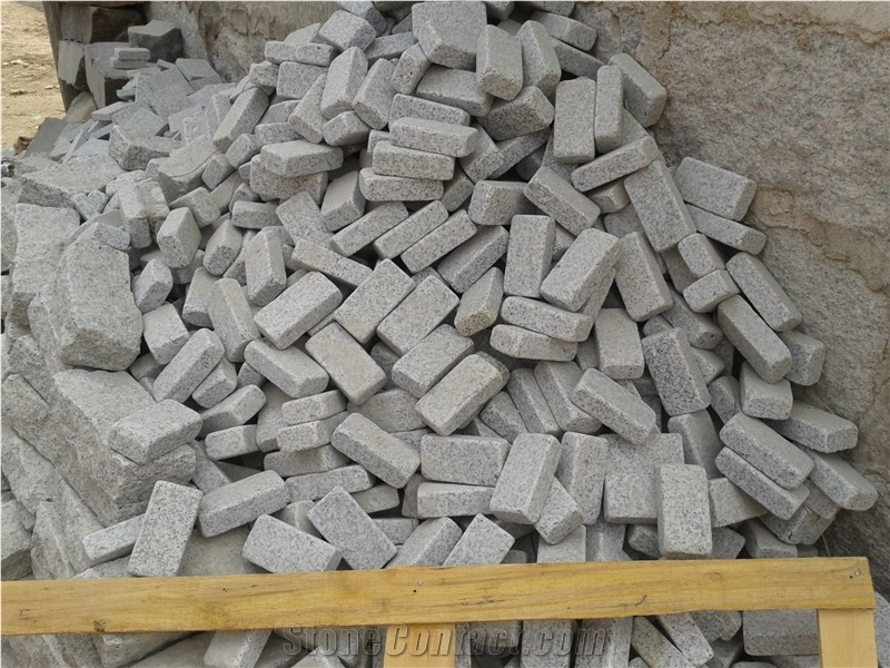 Fargo G682 Granite Flamed and Tumbled Cube Stone, Yellow Granite Antique Finish Cobble Stone, Sunset Gold Tumbled Paving Stone for Courtyard Road, Driveway/Walkway Paving, Garden Stepping