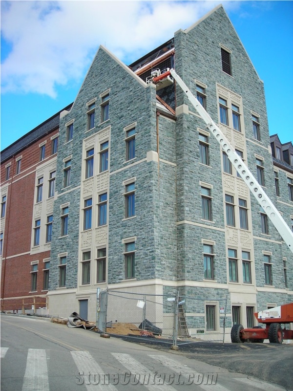 Carderock Stone in an Ashlar Pattern Wall Cladding