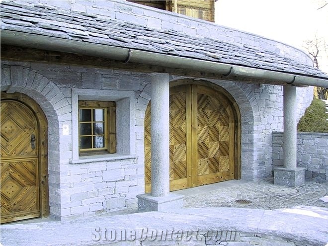 Split-Face Cladding in Silber Grun