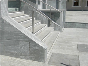 Split-Face Stones and Sandblasted Stair in Silber Grun