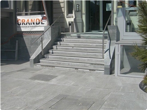 Split-Face Stones and Sandblasted Stair in Silber Grun