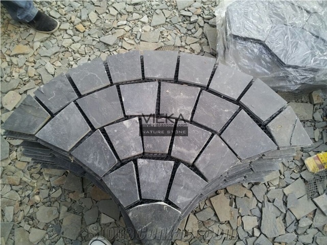 Random Flagstone Mats Black Slate Landscaping Stone Paving on Mesh