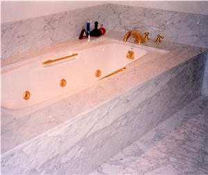 Calacatta Vagli Marble Bath Tub Surround and Deck