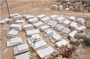 Crema Castello Selina Limestone Blocks