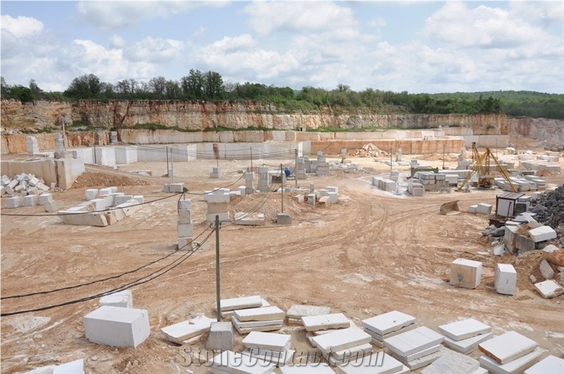 Crema Castello Selina Limestone Blocks