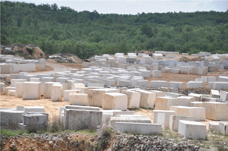 Crema Castello Selina Limestone Blocks