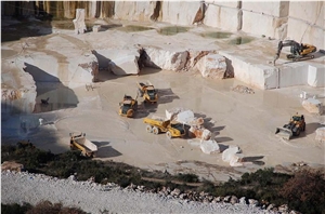 Bilecik Beige Marble Blocks