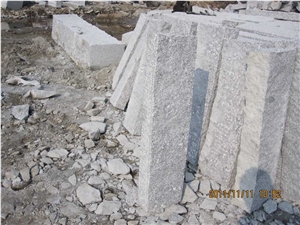G341 Pineappled Columns 20x20x150 cm with Cap