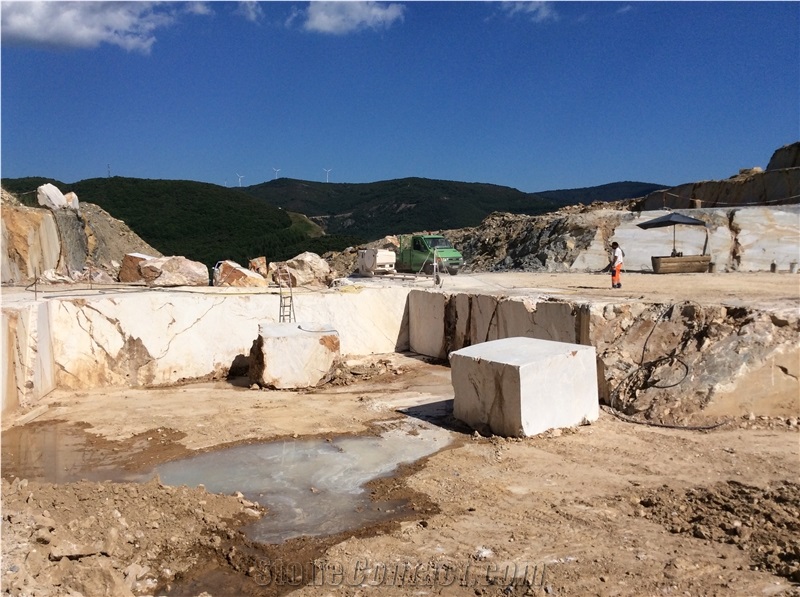 Kuros Dore Marble Slabs