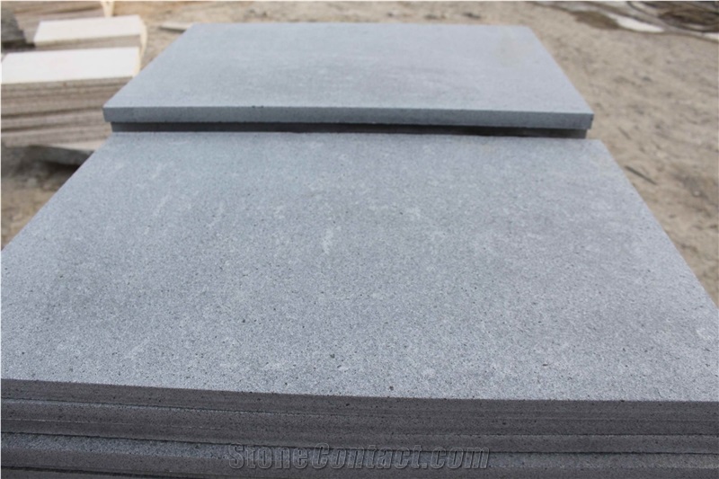 G370b Dark Greyflamed and Brushed Slabs