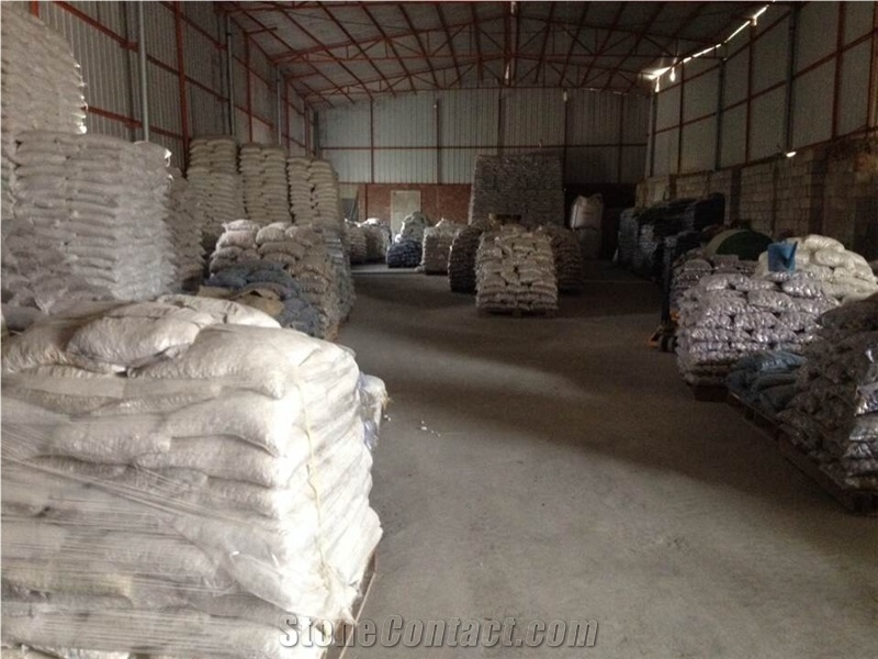 Natural Polished Pebbles and Gravels for Landscaping, Paving, Building, Home Decoration Ect