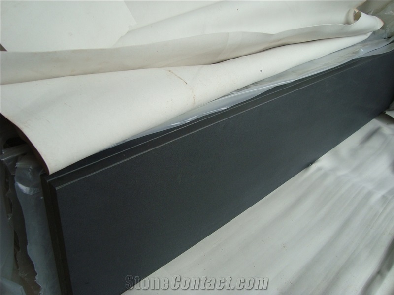 Hainan Black Basalt/Basalt Tiles&Slabs/Dark Basalt/Blue Stone/Flooring/Walling/Paving/Honed/Sawn/Polished/Flamed/Kerb/Stepping