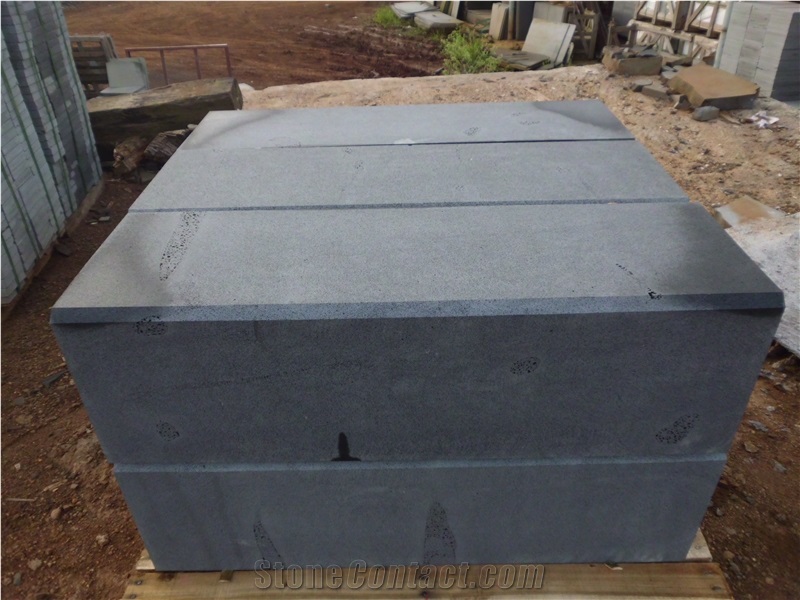 Hainan Black Basalt Kerbstone/Curbs Road Side Stone/ Bluestone Kerbstone