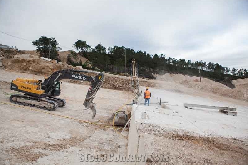 Vidraco De Creme Limestone Blocks
