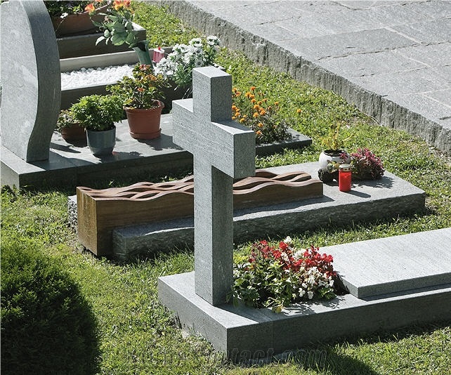 Gneiss Calanca Monument