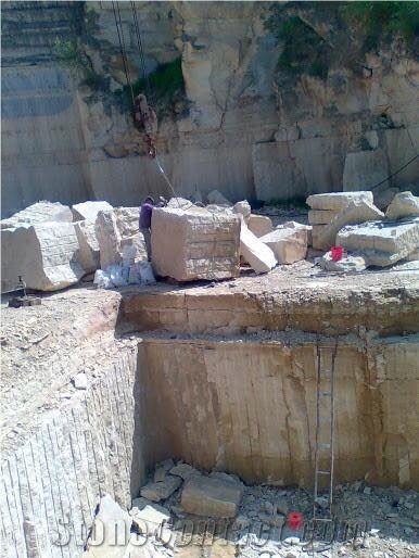 Beige Romania Limestone Blocks