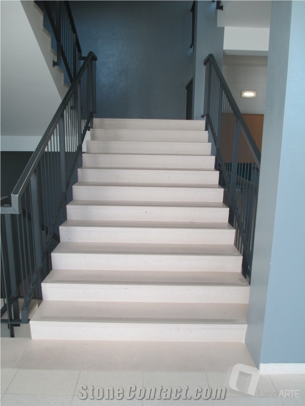 Vidraco Moleanos White Limestone Staircase